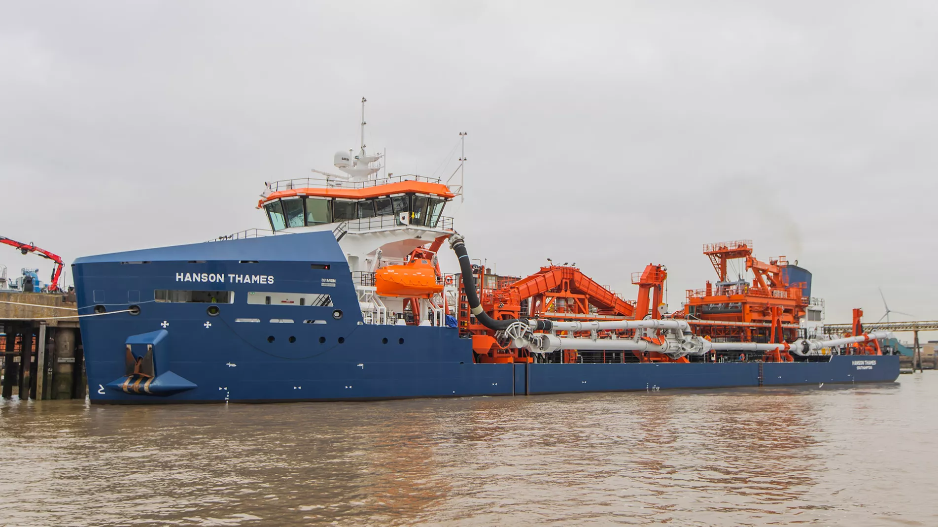 Dredger Hanson Thames on the river