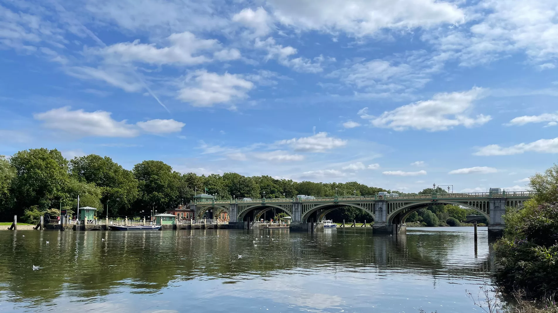 Richmond Lock & Weir Sky water