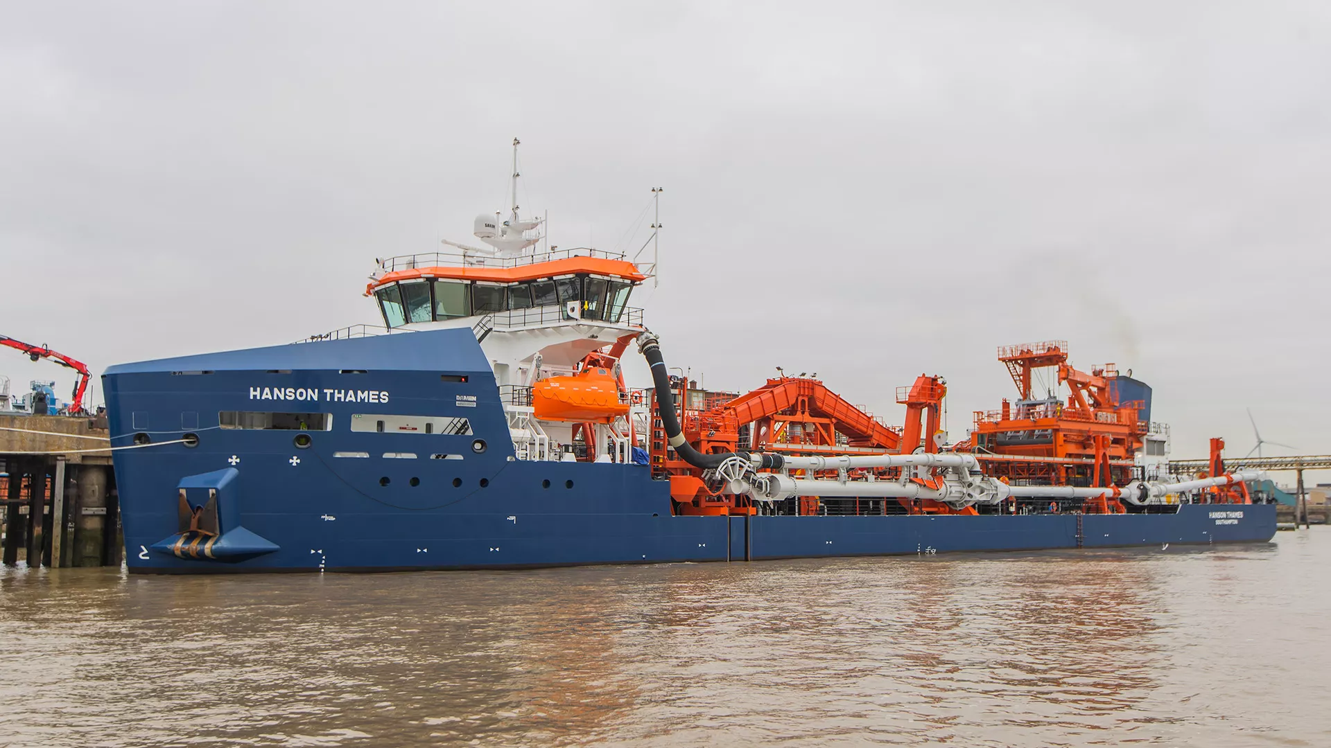 Dredger Hanson Thames on the river