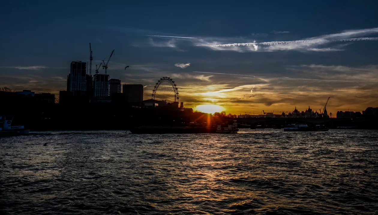 sunset Thames skyline
