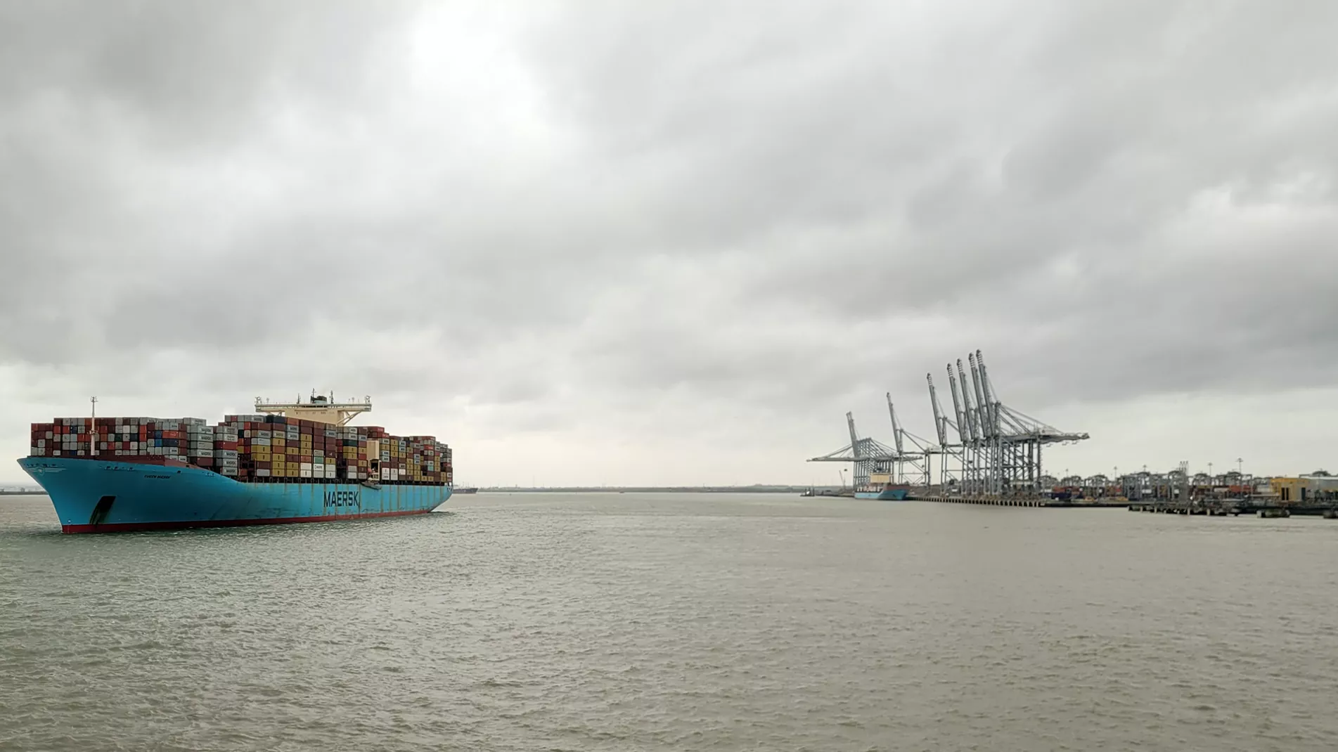 Cargo London Gateway Ship